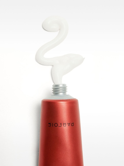 Жіночий червоний крем для рук Parfois артикул 229497 FL3 FW2025 Фото ракурс 2 - Жіночий червоний крем для рук Parfois артикул 229497 FL3 FW2025