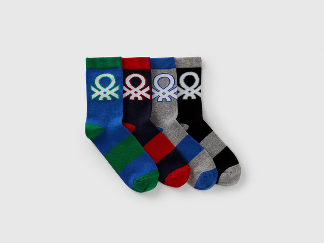 Фото ракурс 1 - Разноцветные носки для мальчиков Benetton артикул 6AO30704E 908 25A