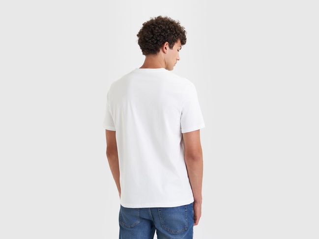 Чоловіча біла футболка Benetton артикул 3BL0U10AG 101 25P Фото ракурс 2 - Чоловіча біла футболка Benetton артикул 3BL0U10AG 101 25P