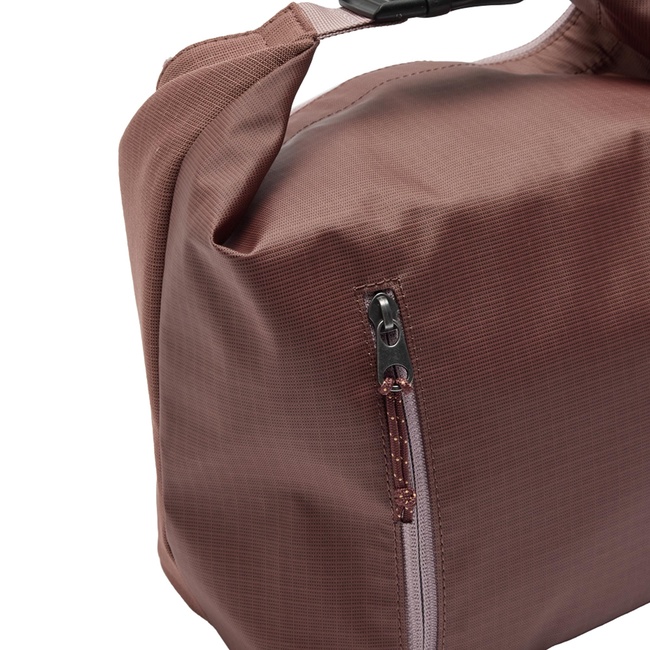 Женская розовая косметичка Parfois артикул 237582 _DP FW2025 Фото ракурс 3 - Женская розовая косметичка Parfois артикул 237582 _DP FW2025