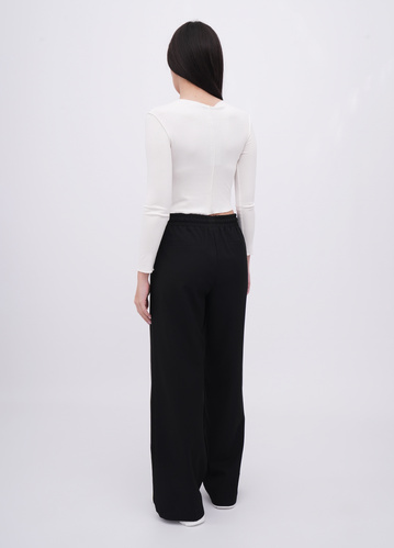 Фото ракурс 2 - Жіночі чорні брюки EQUILIBRI артикул W265 006 000 Black FW2025