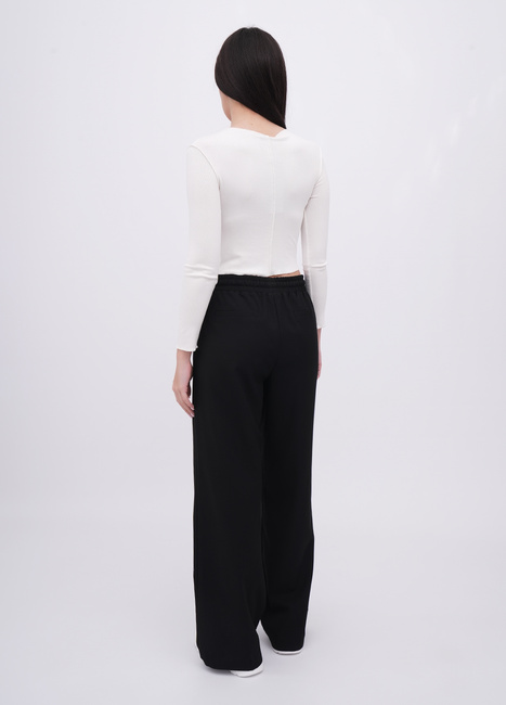 Фото ракурс 2 - Жіночі чорні брюки EQUILIBRI артикул W265 006 000 Black FW2025