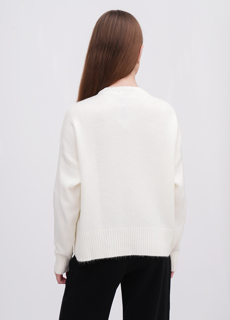 Фото ракурс 2 - Жіночий молочний светр EQUILIBRI артикул W342 071 000 MILK FW2025