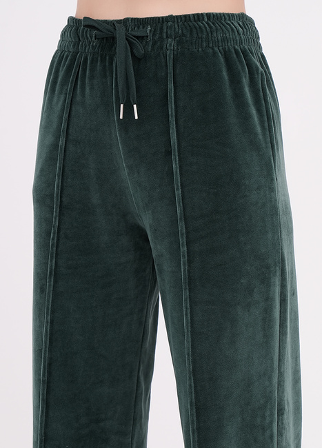 Жіночі зелені штани EQUILIBRI артикул W291 042 200 Green FW2025 Фото ракурс 3 - Жіночі зелені штани EQUILIBRI артикул W291 042 200 Green FW2025