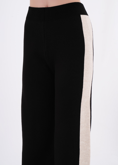 Фото ракурс 3 - Жіночі чорні штани EQUILIBRI артикул W391 039 200 Black FW2025