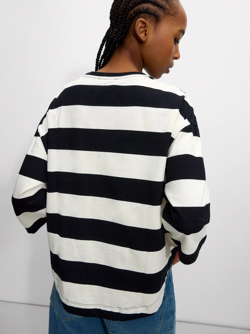 Женская белая блузка Parfois артикул 230553 _WT SS2025 Фото ракурс 2 - Женская белая блузка Parfois артикул 230553 _WT SS2025