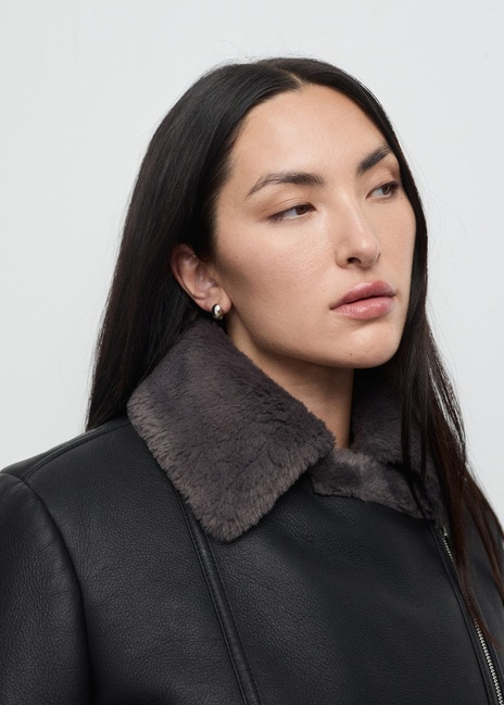 Фото ракурс 7 - Жіноча чорна куртка Mango артикул 17075796 99 1 season