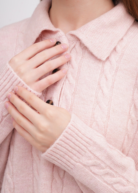 Фото ракурс 4 - Жіночий рожевий светр EQUILIBRI артикул W342 076 000 Powder FW2025