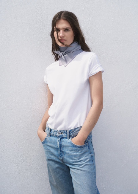 Жіноча біла футболка Mango артикул 17091515 01 1 season Фото ракурс 1 - Жіноча біла футболка Mango артикул 17091515 01 1 season