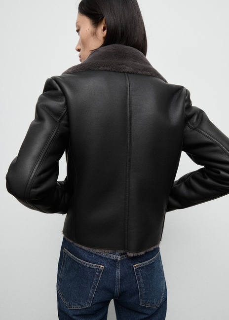 Фото ракурс 2 - Жіноча чорна куртка Mango артикул 17075796 99 1 season