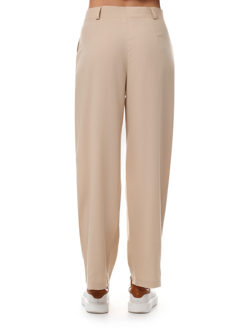 Жіночі бежеві брюки EQUILIBRI артикул W491 060 200 Beige SS2025 Фото ракурс 2 - Жіночі бежеві брюки EQUILIBRI артикул W491 060 200 Beige SS2025