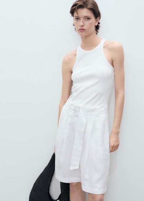 Женские белые шорты Mango артикул 17031126 01 1 season Фото ракурс 4 - Женские белые шорты Mango артикул 17031126 01 1 season