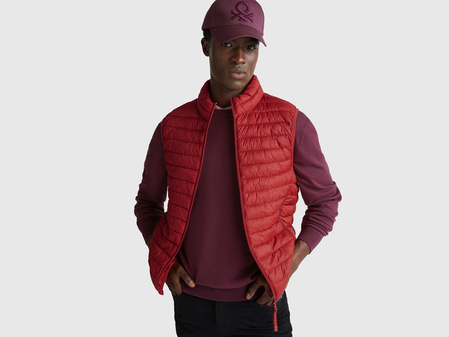 Мужской коричневый жилет Benetton артикул 2TWDUJ00P 01J 25A Фото ракурс 6 - Мужской коричневый жилет Benetton артикул 2TWDUJ00P 01J 25A