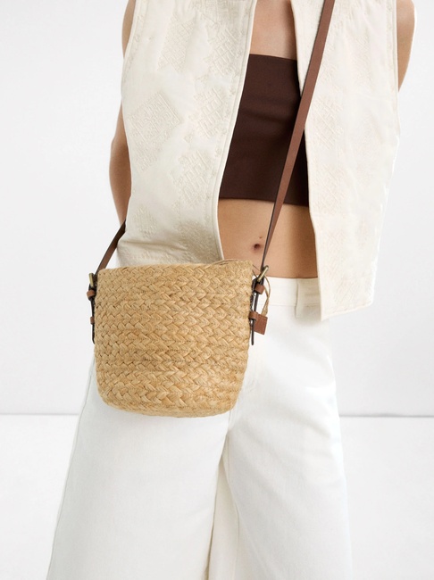 Фото ракурс 5 - Жіноча бежева сумка Parfois артикул 234746 NCS FW2025