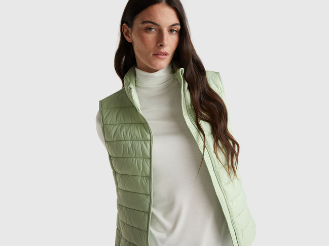 Женский зеленый жилет Benetton артикул 2TWDDJ00V 22U 25A Фото ракурс 7 - Женский зеленый жилет Benetton артикул 2TWDDJ00V 22U 25A