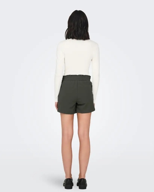Жіночі зелені шорти Only артикул 15200311 Kambaba SS2025 Фото ракурс 2 - Жіночі зелені шорти Only артикул 15200311 Kambaba SS2025