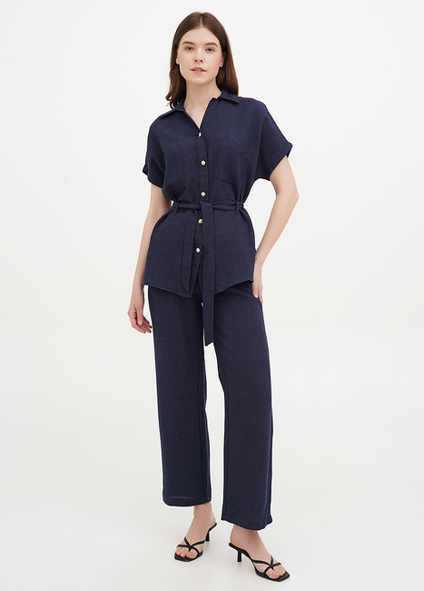 Женские синие брюки EQUILIBRI артикул W491 063 200 NAVY BLUE SS2025 Фото ракурс 1 - Женские синие брюки EQUILIBRI артикул W491 063 200 NAVY BLUE SS2025