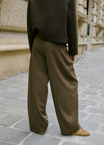 Фото ракурс 2 - Жіночі хакі брюки Mango артикул 17095990 37 1 season