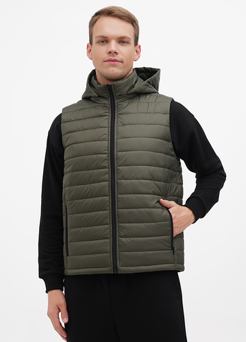 Фото ракурс 1 - Чоловічий хакі жилет EQUILIBRI артикул M NV Vest Noa Khaki FW2024