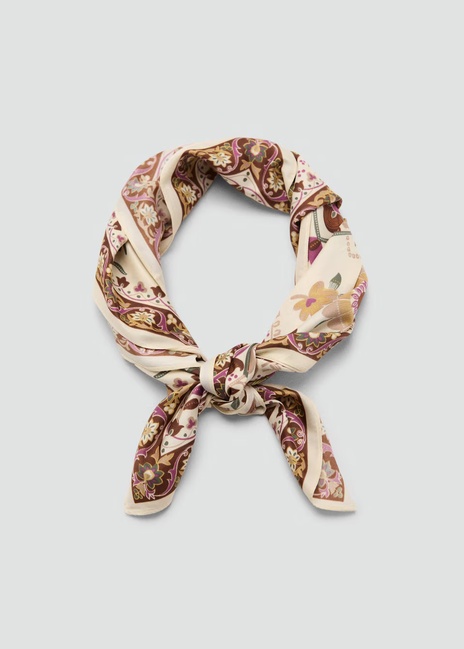 Женский молочный шарф Mango артикул 17031290 05 1 season Фото ракурс 1 - Женский молочный шарф Mango артикул 17031290 05 1 season