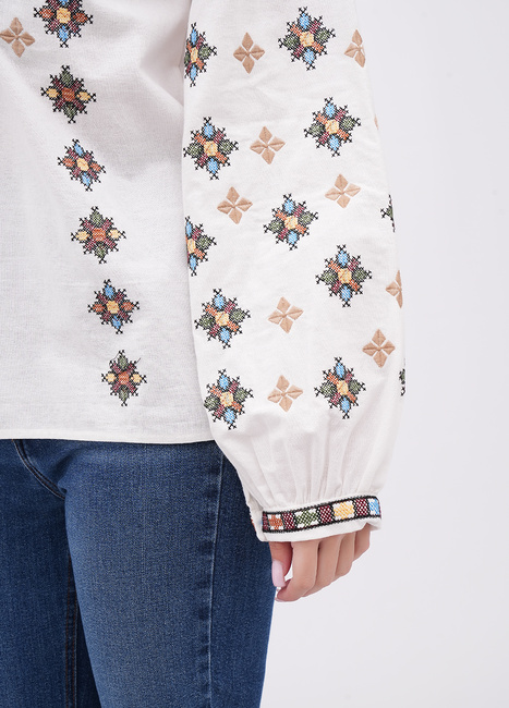 Жіноча біла блузка EQUILIBRI артикул W421 013 004 White FW2025 Фото ракурс 4 - Жіноча біла блузка EQUILIBRI артикул W421 013 004 White FW2025