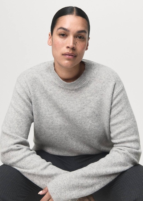 Жіночий сірий джемпер Mango артикул 17007792 92 1 season Фото ракурс 7 - Жіночий сірий джемпер Mango артикул 17007792 92 1 season