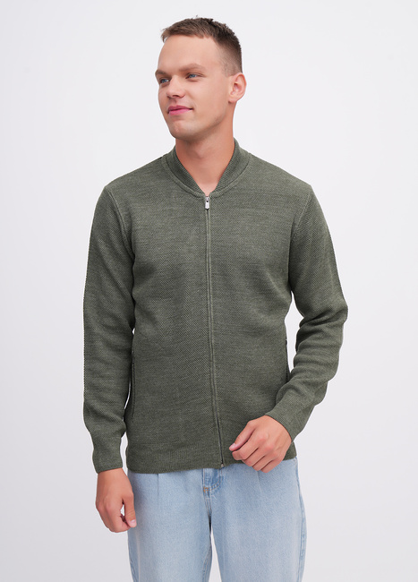 Мужской хаки кардиган EQUILIBRI артикул M343 001 000 Khaki FW2025 Фото ракурс 1 - Мужской хаки кардиган EQUILIBRI артикул M343 001 000 Khaki FW2025