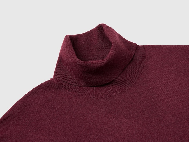 Мужская бордовая водолазка Benetton артикул 110XU2025 34D 25A Фото ракурс 5 - Мужская бордовая водолазка Benetton артикул 110XU2025 34D 25A