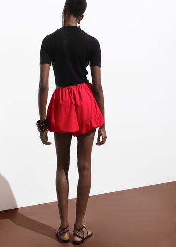 Фото ракурс 2 - Жіночі червоні шорти Mango артикул 17031274 70 1 season