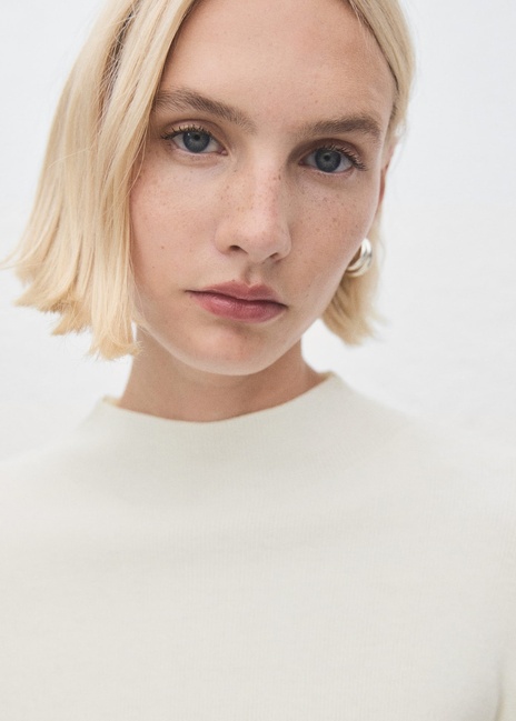 Фото ракурс 4 - Женский молочный джемпер Mango артикул 17007802 05 1 season