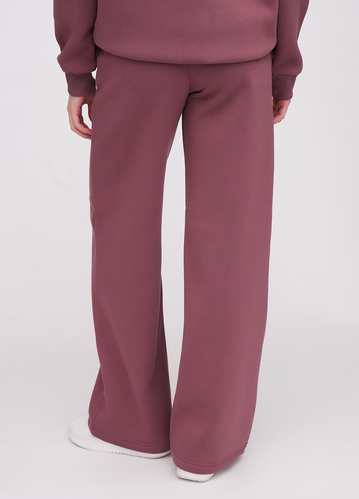 Фото ракурс 2 - Жіночі бордові штани EQUILIBRI артикул W291 052 200 bordo FW2025