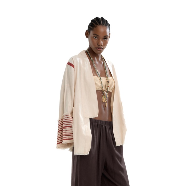 Жіноче бежевe пончо Parfois артикул 237336 _BM FW2025 Фото ракурс 1 - Жіноче бежевe пончо Parfois артикул 237336 _BM FW2025