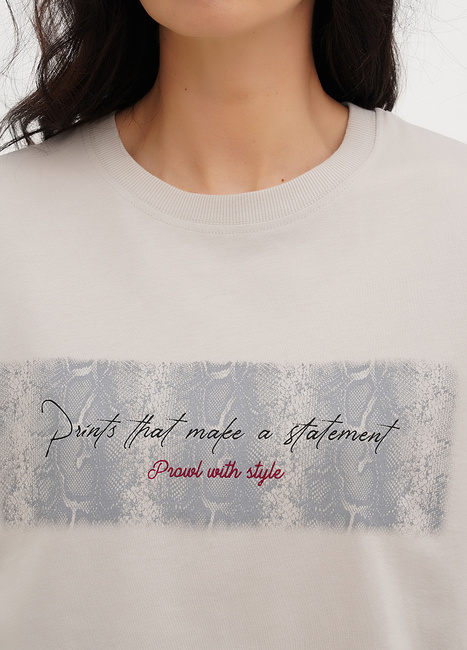 Женская серая футболка EQUILIBRI артикул W213 089 000 Grey SS2025 Фото ракурс 4 - Женская серая футболка EQUILIBRI артикул W213 089 000 Grey SS2025