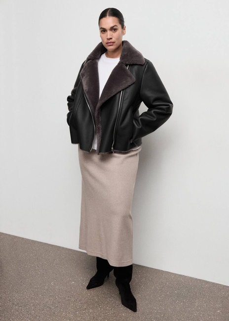 Жіноча чорна куртка Mango артикул 27091187 99 2 season Фото ракурс 6 - Жіноча чорна куртка Mango артикул 27091187 99 2 season