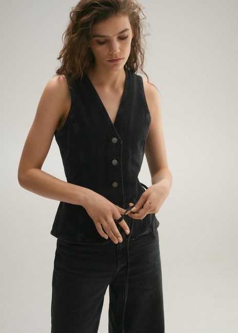 Фото ракурс 4 - Жіночий сірий жилет Mango артикул 87090650 TU 8 season