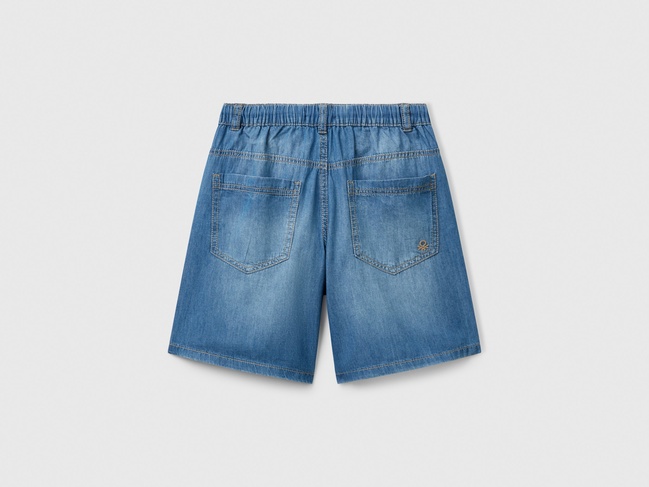 Синие шорты для мальчиков Benetton артикул 4DHJC9047.G 901 25E Фото ракурс 2 - Синие шорты для мальчиков Benetton артикул 4DHJC9047.G 901 25E