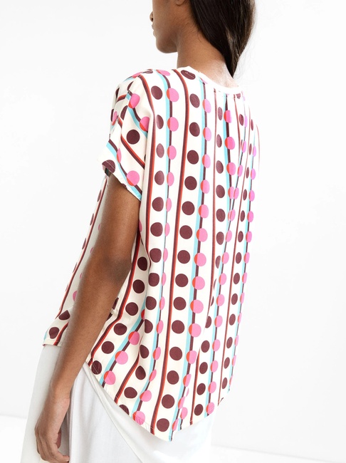 Женская розовая футболка Parfois артикул 231153 _BM FW2025 Фото ракурс 2 - Женская розовая футболка Parfois артикул 231153 _BM FW2025