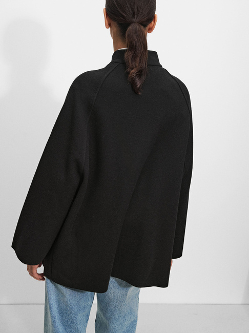 Жіноче чорнe пончо Parfois артикул 224892 _BK FW2025 Фото ракурс 2 - Жіноче чорнe пончо Parfois артикул 224892 _BK FW2025