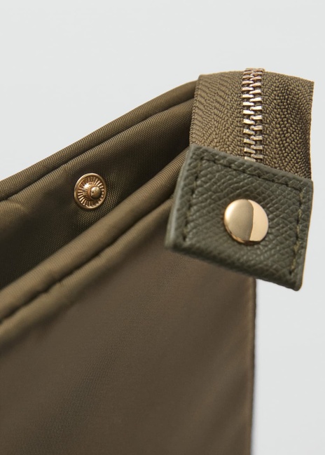 Женская хаки косметичка Mango артикул 87060427 37 8 season Фото ракурс 3 - Женская хаки косметичка Mango артикул 87060427 37 8 season