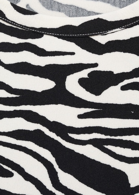 Жіноча чорна футболка Mango артикул 87985764 99 8 season Фото ракурс 5 - Жіноча чорна футболка Mango артикул 87985764 99 8 season