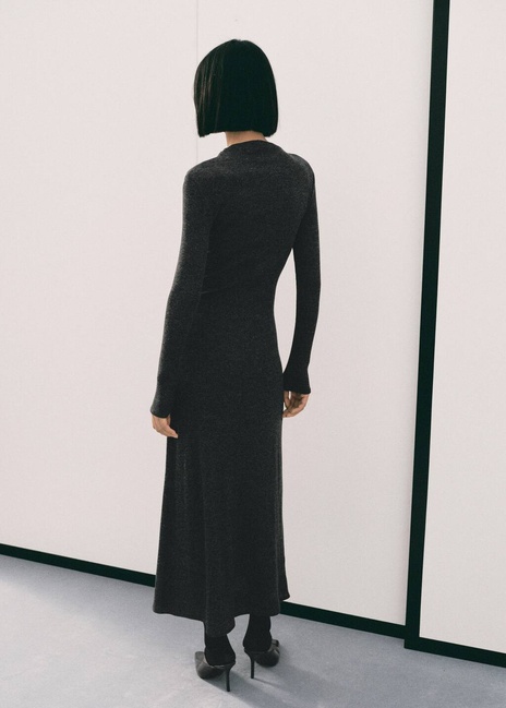 Жіноча сіра сукня Mango артикул 17027807 92 1 season Фото ракурс 2 - Жіноча сіра сукня Mango артикул 17027807 92 1 season