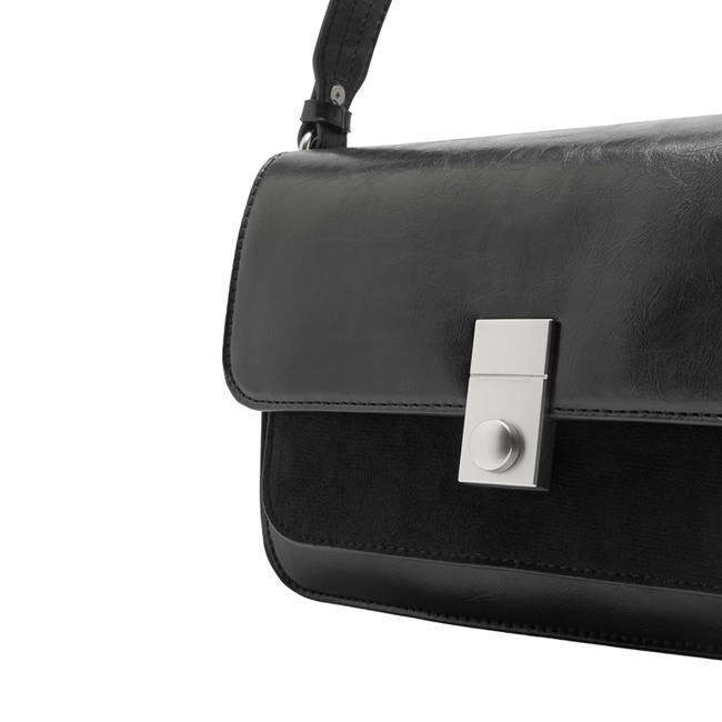 Фото ракурс 2 - Женская черная сумка Parfois артикул 242964 _BK SS2026