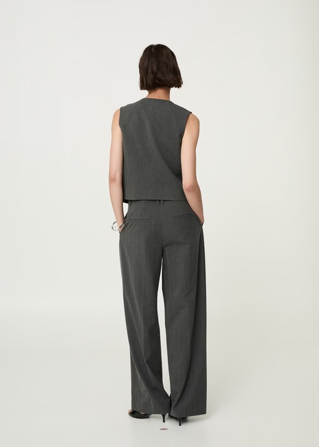 Женские серые брюки Mango артикул 17976349 92 1 season Фото ракурс 2 - Женские серые брюки Mango артикул 17976349 92 1 season