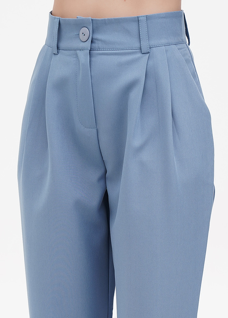 Фото ракурс 3 - Женские синие брюки EQUILIBRI  артикул AZ Pant cuff BR Blue SS2024