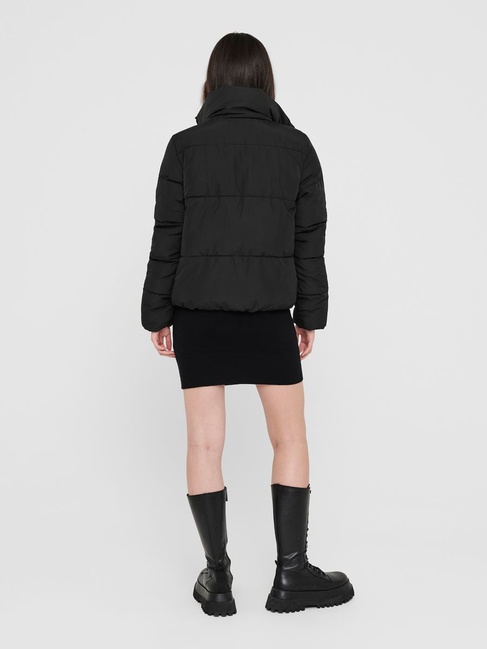 Фото ракурс 2 - Жіноча чорна куртка Only артикул 15213591 Black FW2025