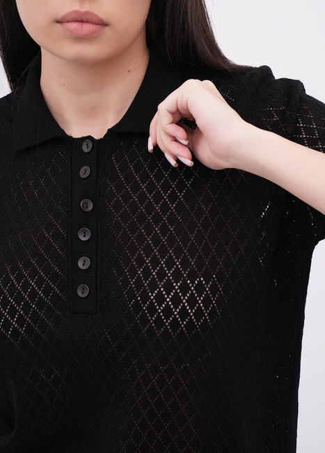 Женская черная футболка поло EQUILIBRI артикул W314 010 002 Black FW2025 Фото ракурс 4 - Женская черная футболка поло EQUILIBRI артикул W314 010 002 Black FW2025