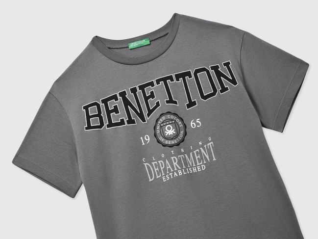 Фото ракурс 3 - Сіра футболка для хлопчиків Benetton артикул 3I1XC10N3.G 00W 25P