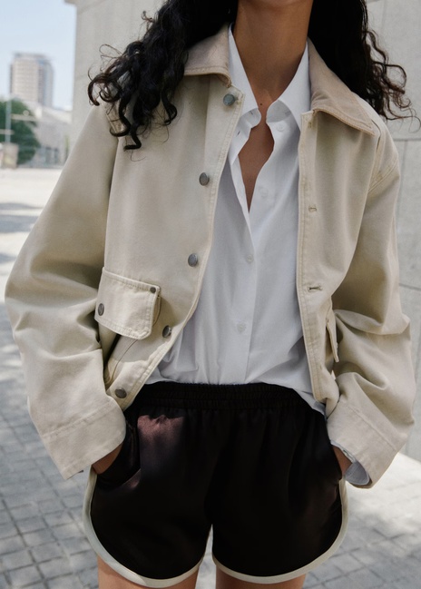 Женские фиолетовые шорты Mango артикул 17083330 66 1 season Фото ракурс 1 - Женские фиолетовые шорты Mango артикул 17083330 66 1 season