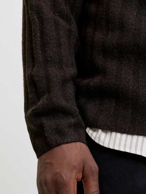 Фото ракурс 5 - Чоловічий коричневий светр Jack & Jones артикул 12278903 Delicioso FW2025