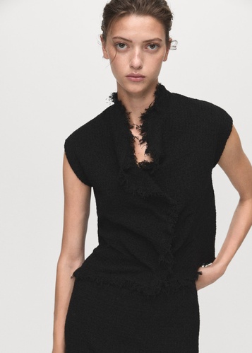 Фото ракурс 1 - Женский черный топ Mango артикул 17095823 99 1 season